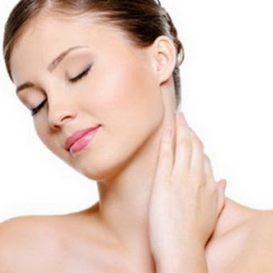 Cách chăm sóc da vùng cổ và ngực