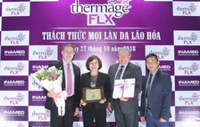 TS-BS Tú nhận bằng Chứng nhận chuyển giao công nghệ Thermage FLX tại Hội Nghị Thermage Vip Dinner (26/10/18)
